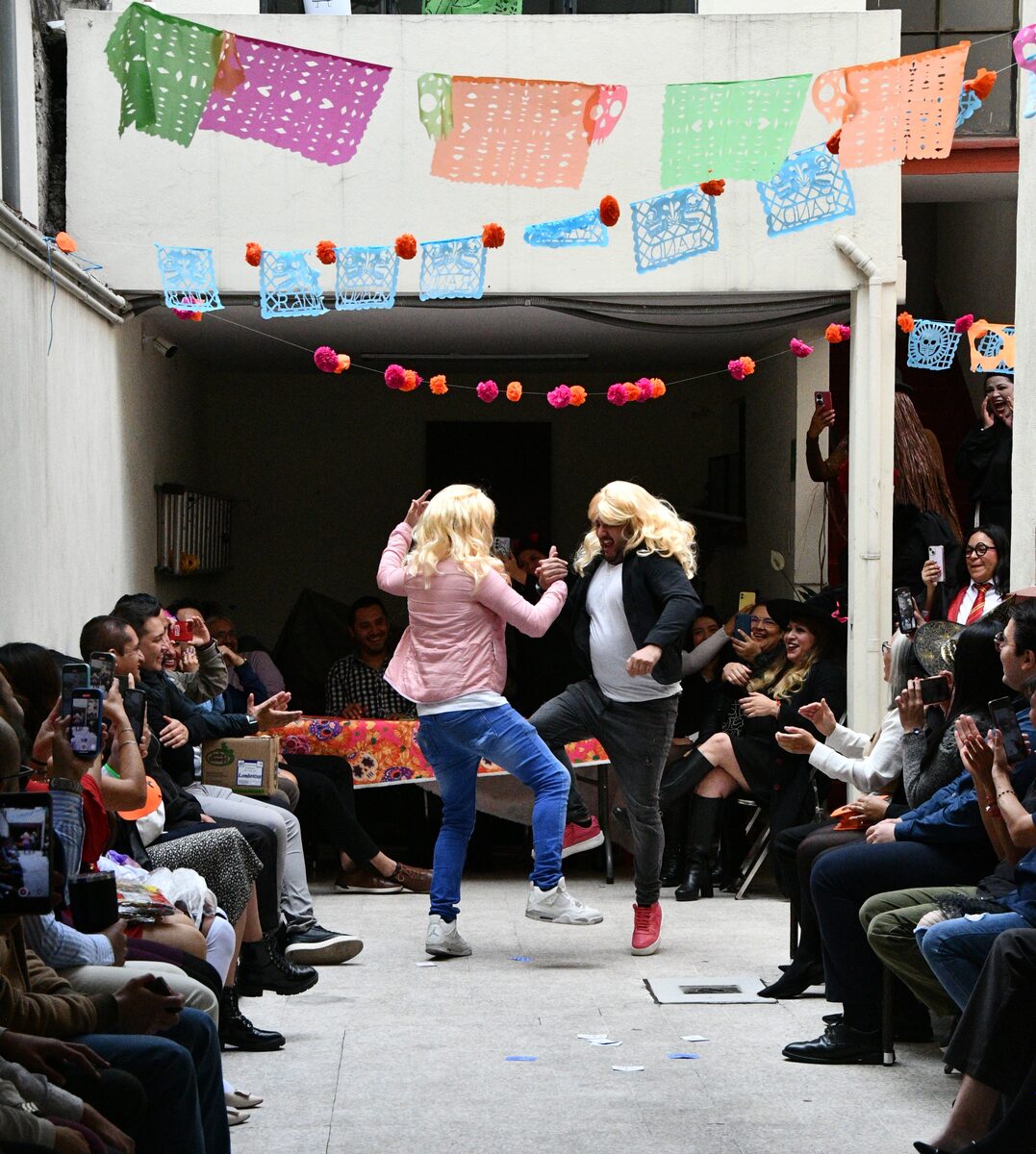 Baile en la celebración de Día de Muertos
